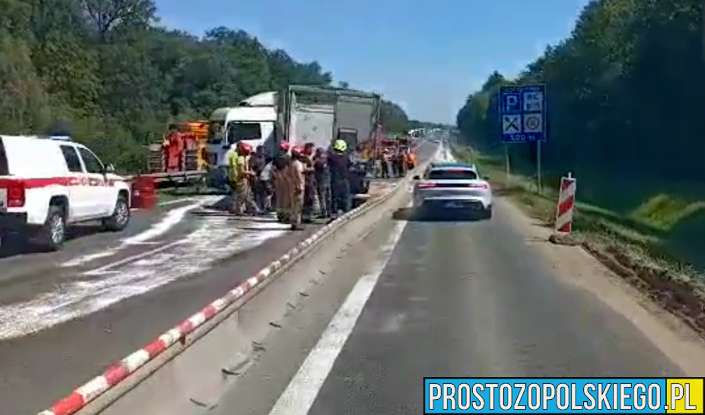 Zderzenie ciężarówki z samochodem osobowym na remontowanym odcinku autostrady A4.(Zdjęcia&Wideo)