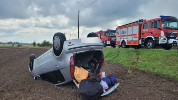 Dachowanie samochodu w miejscowości Igłowice w powiecie namysłowskim.