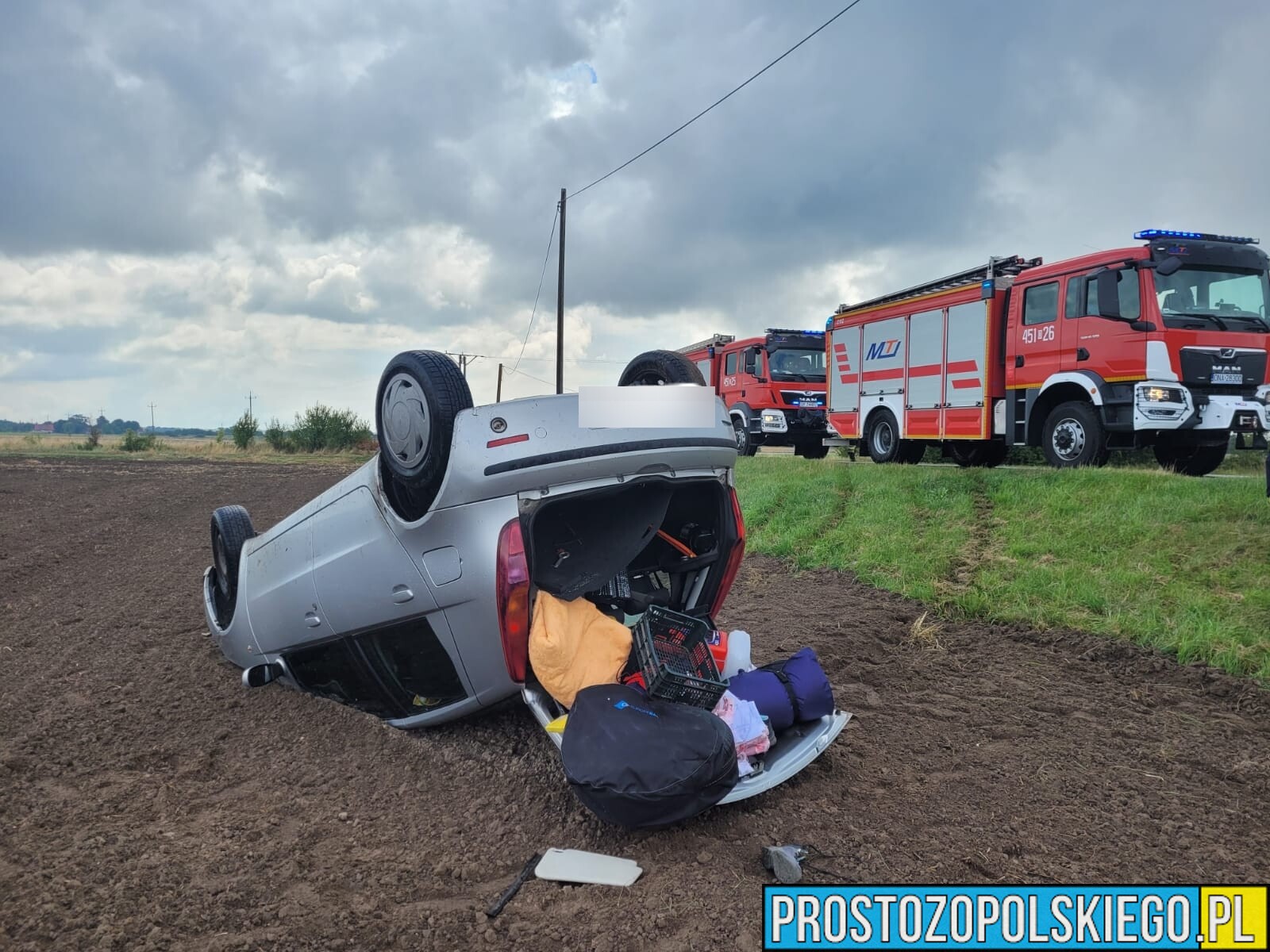 Dachowanie samochodu w miejscowości Igłowice w powiecie namysłowskim.