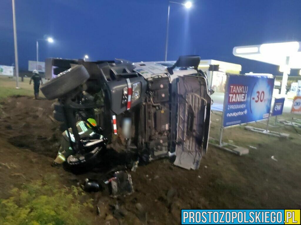 Wypadek śmieciarki w Pakosławicach.Ranny kierowca zabrany do szpitala.(Zdjęcia)