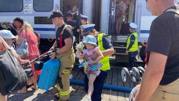 Awaria sieci trakcyjnej między stacjami Opole Główne i Opole Zachodnie. Ewakuowano wszystkich pasażerów z pociągu.(Zdjecia&Wideo)