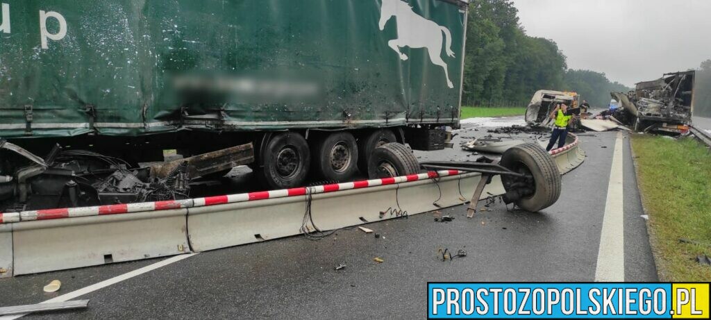 Śmiertelny wypadek na autostradzie A4.Doszło tam do zderzenia dwóch ciężarówek, które się zapaliły.(Zdjęcia)