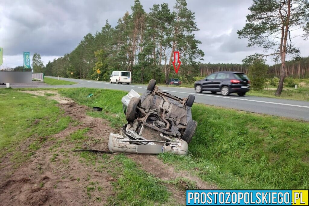 Wypadek w Kątach Opolskich. Doszło tam do zderzenia Mercedesa z Oplem.(Zdjęcia)