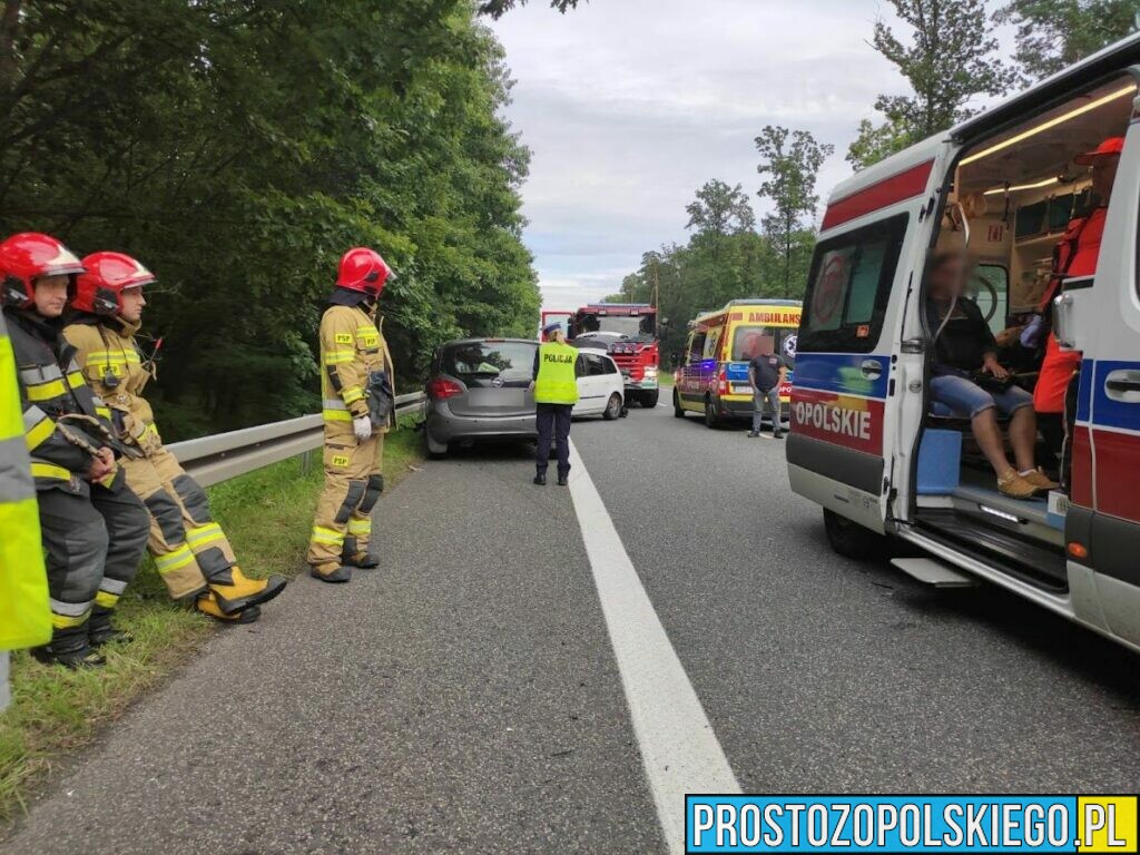 Wypadek dwóch osobówek na DK46 na drodze Opole-Ozimek w Dębskiej Kuźni.