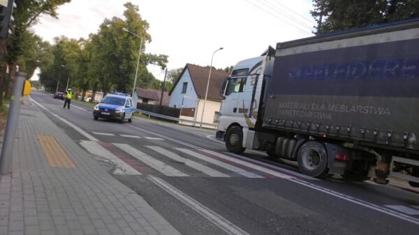 Ciężarowy MAN potrącił 7-letnie dziecko na przejściu dla pieszych w Opolu.(Zdjęcia &Wideo)