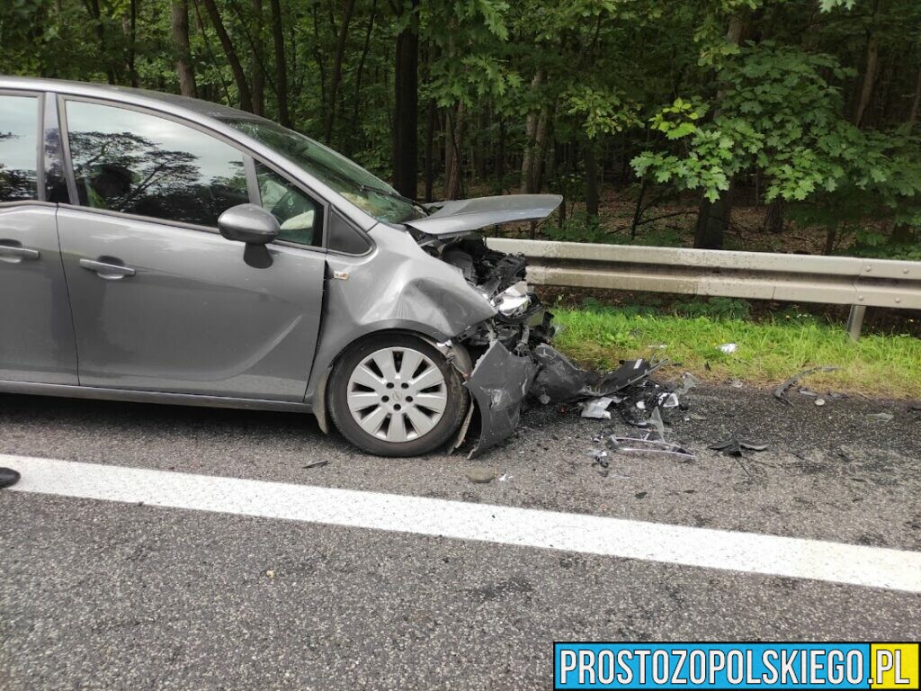 Wypadek dwóch osobówek na DK46 na drodze Opole-Ozimek w Dębskiej Kuźni.