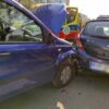 Wypadek na ul.Koszyka w Opolu. Mężczyzna zasłabł za kierownicą i wjechał w dwa zaparkowane auta.(Zdjęcia)