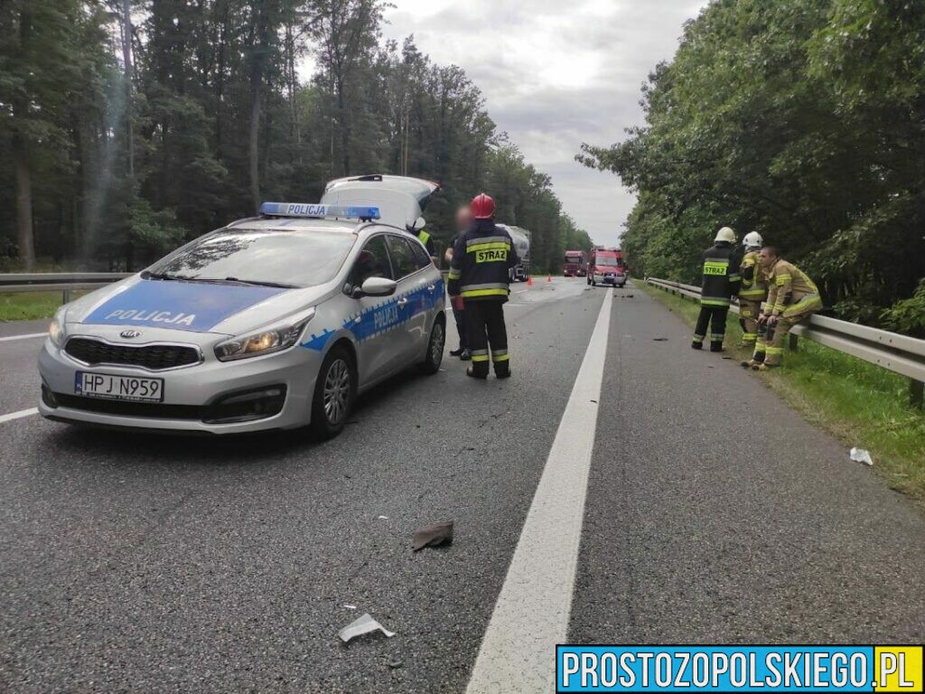 Wypadek dwóch osobówek na DK46 na drodze Opole-Ozimek w Dębskiej Kuźni.