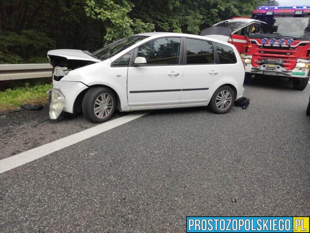 Wypadek dwóch osobówek na DK46 na drodze Opole-Ozimek w Dębskiej Kuźni.