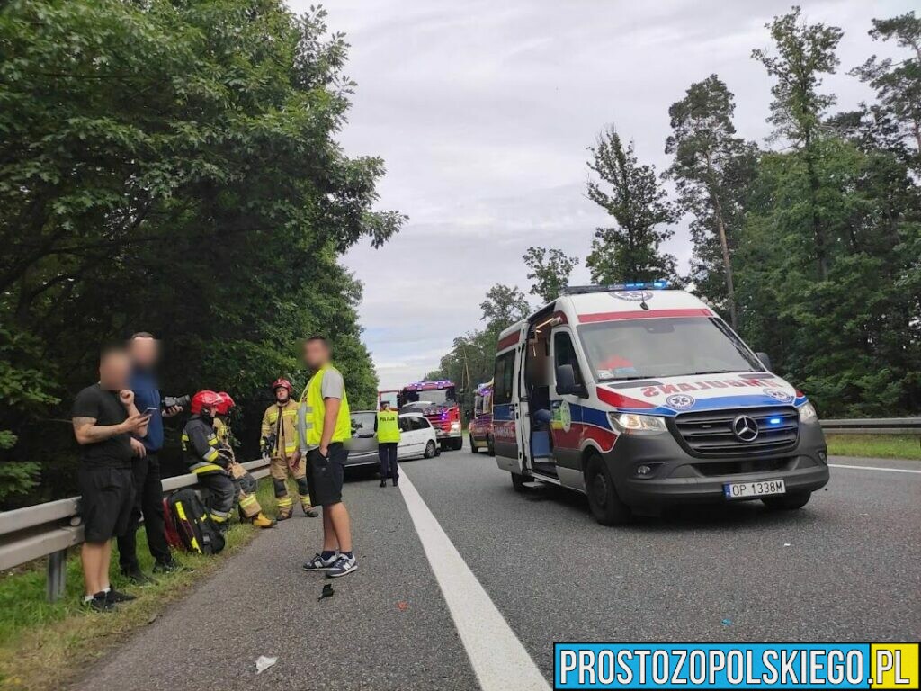 Wypadek dwóch osobówek na DK46 na drodze Opole-Ozimek w Dębskiej Kuźni.