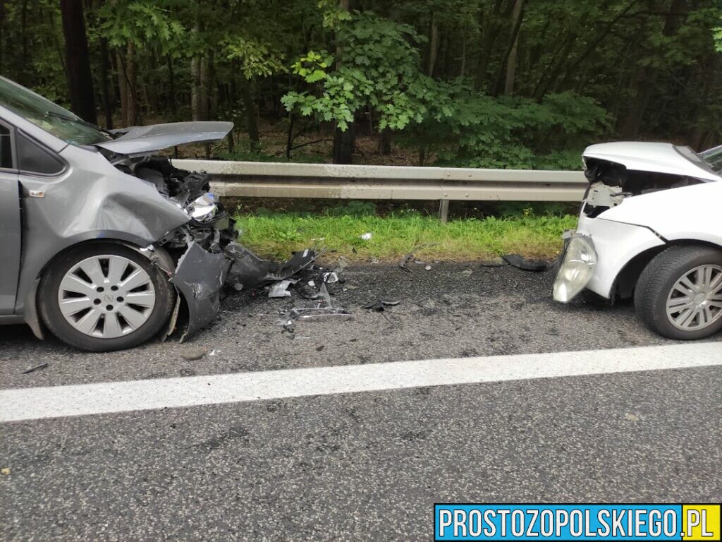 Wypadek dwóch osobówek na DK46 na drodze Opole-Ozimek w Dębskiej Kuźni.