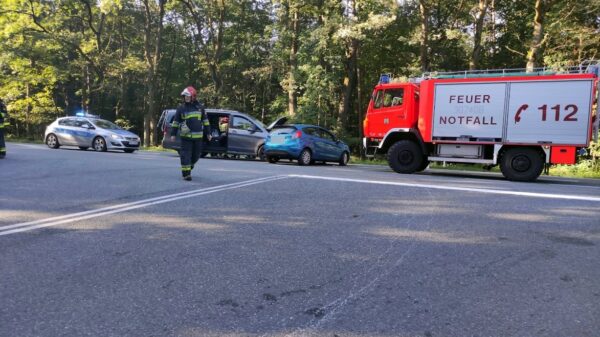 Zderzenie busa z osobówką na dk94 zjazd na Falmirowice.(Zdjęcia)