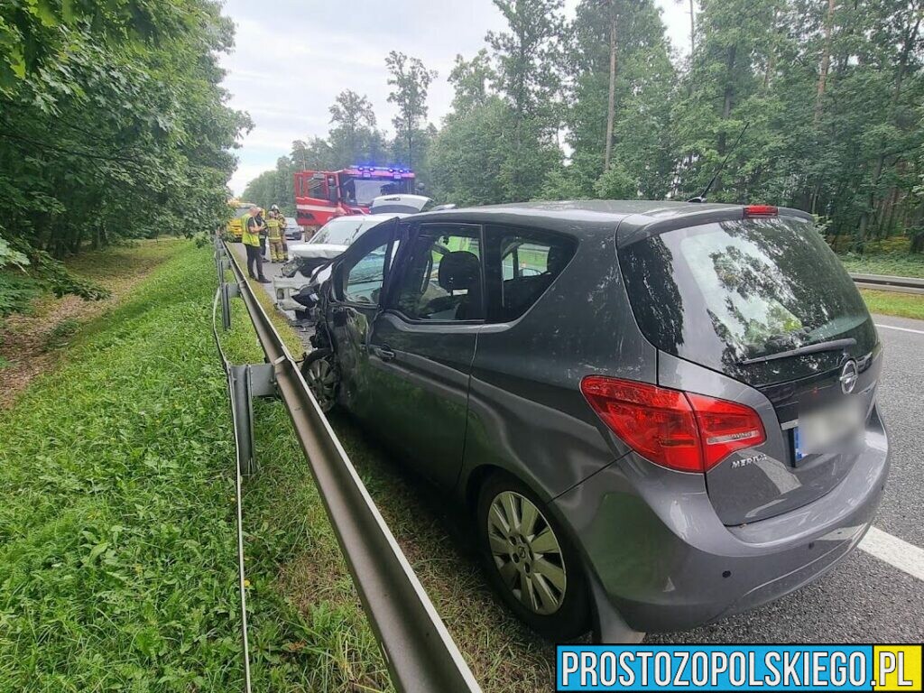 Wypadek dwóch osobówek na DK46 na drodze Opole-Ozimek w Dębskiej Kuźni.