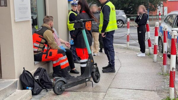 Dwie dziewczyny na hulajnodze elektrycznej potrąciły w Opolu starszą panią.(Zdjęcia&Wideo)