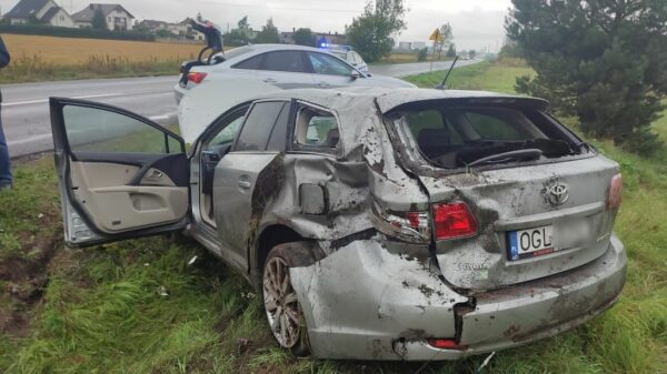 Dachowanie toyoty w Kątach Opolskich.