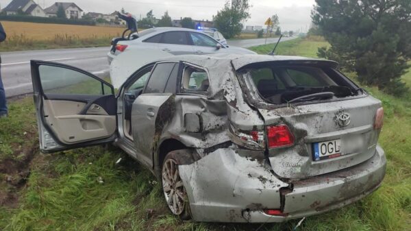 Dachowanie toyoty w Kątach Opolskich.