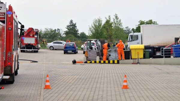 Wyciek kwasu siarkowego w jednej z firm w Opolu. (Zdjęcia)