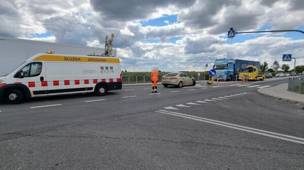 Zderzenie trzech pojazdów na dk45 w miejscowości Jełowa.(Zdjęcia)