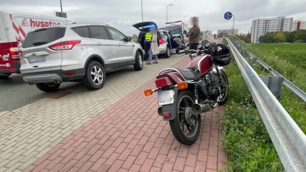 Wypadek na ul.Spychalskiego w Opolu. Motocyklista zderzył się z osobówką.(Zdjęcia)
