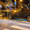 Zderzenie trzech pojazdów na Alei Solidarności w Opolu. Kierujący z golfa uciekł z miejsca. W aucie znaleziono puszki po alkoholu. (Zdjęcia)