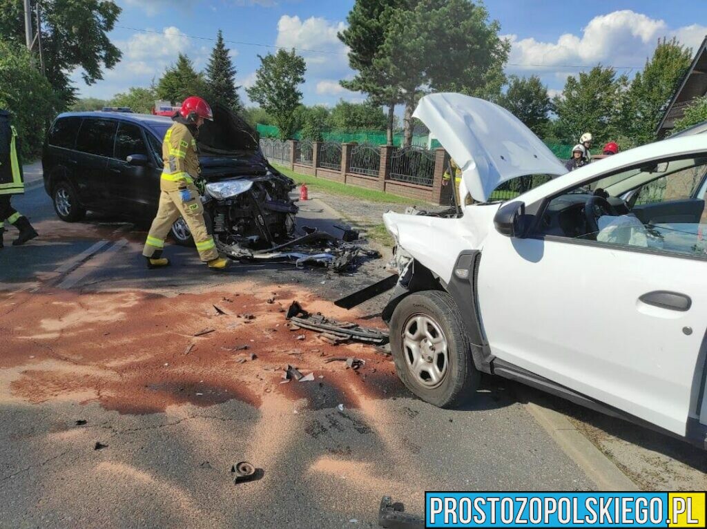 Czołowe zderzenie dwóch samochodów Opole-Czarnowąsy.(Zdjęcia)