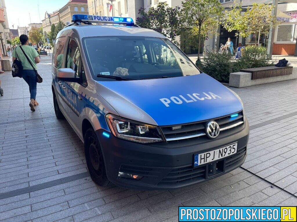 Policjanci zatrzymali na gorącym uczynku kobietę i mężczyzna ,którzy włamali się do sklepu i ich łupem były wyroby tytoniowe.