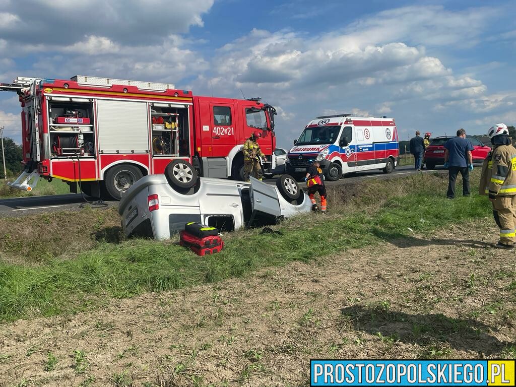 Dachowanie auta DW 385, pomiędzy Grodkowem a Kopicami. Na miejscu lądował LPR.(Zdjęcia)