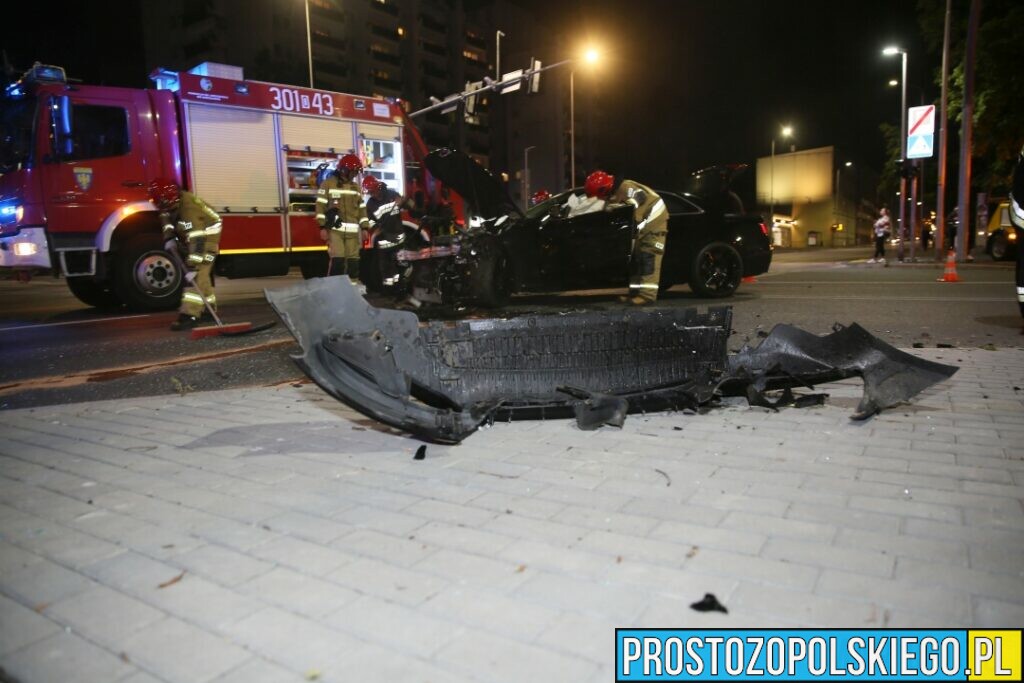 Wypadek na skrzyżowaniu w centrum Opola. Zderzenie bmw z audi.(Zdjęcia &Wideo)