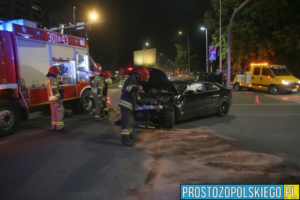 Wypadek na skrzyżowaniu w centrum Opola. Zderzenie bmw z audi.(Zdjęcia &Wideo)