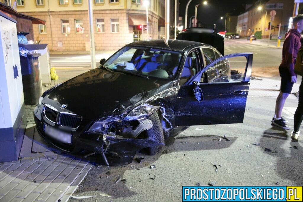 Wypadek na skrzyżowaniu w centrum Opola. Zderzenie bmw z audi.(Zdjęcia &Wideo)