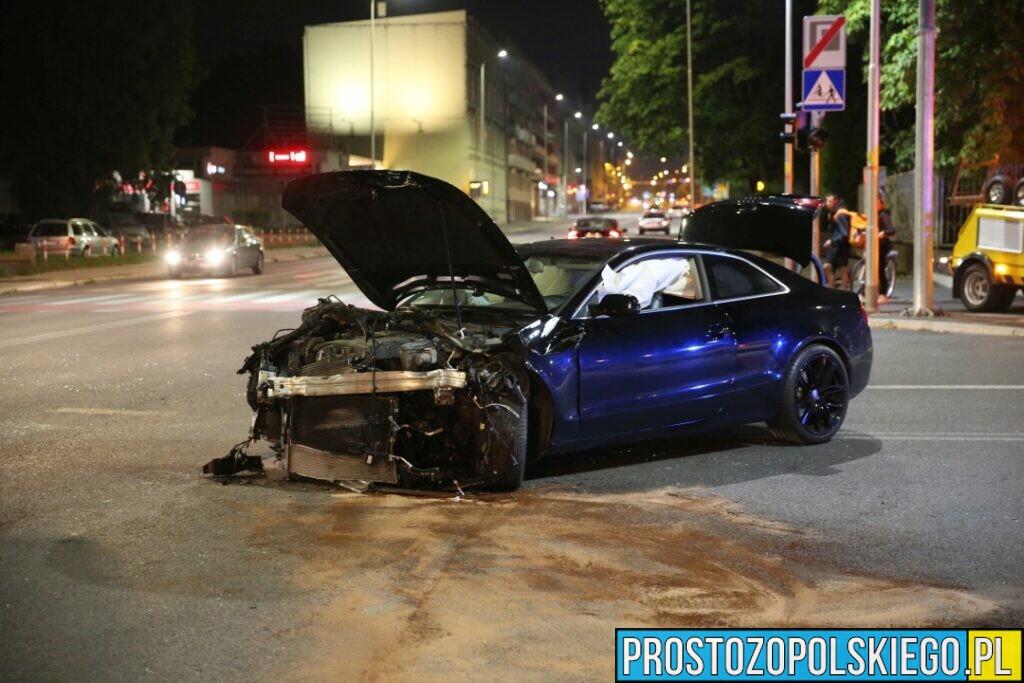 Wypadek na skrzyżowaniu w centrum Opola. Zderzenie bmw z audi.(Zdjęcia &Wideo)