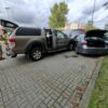 Kierujący fordem staranował kilka zaparkowanych samochodów w Kędzierzynie Koźlu. Kierowca został zabrany do szpitala.