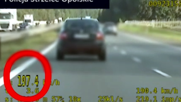 22-latek kierowca skody został zatrzymany przez grupę SPEED. Autostradą pędził 200km/h.(Wideo)