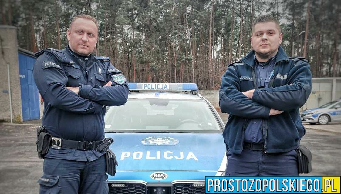 Policjanci z Kędzierzyna Koźla w drodze do służby uratowali ludzi z pożaru.