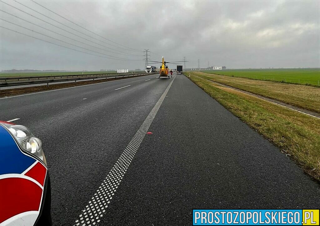 Wypadek na autostradzie A4.Kierowca po dachowaniu wtargnął na jezdnię i został potrącony przez ciężarówkę.