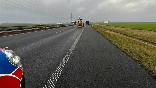 Wypadek na autostradzie A4.Kierowca po dachowaniu wtargnął na jezdnię i został potrącony przez ciężarówkę.