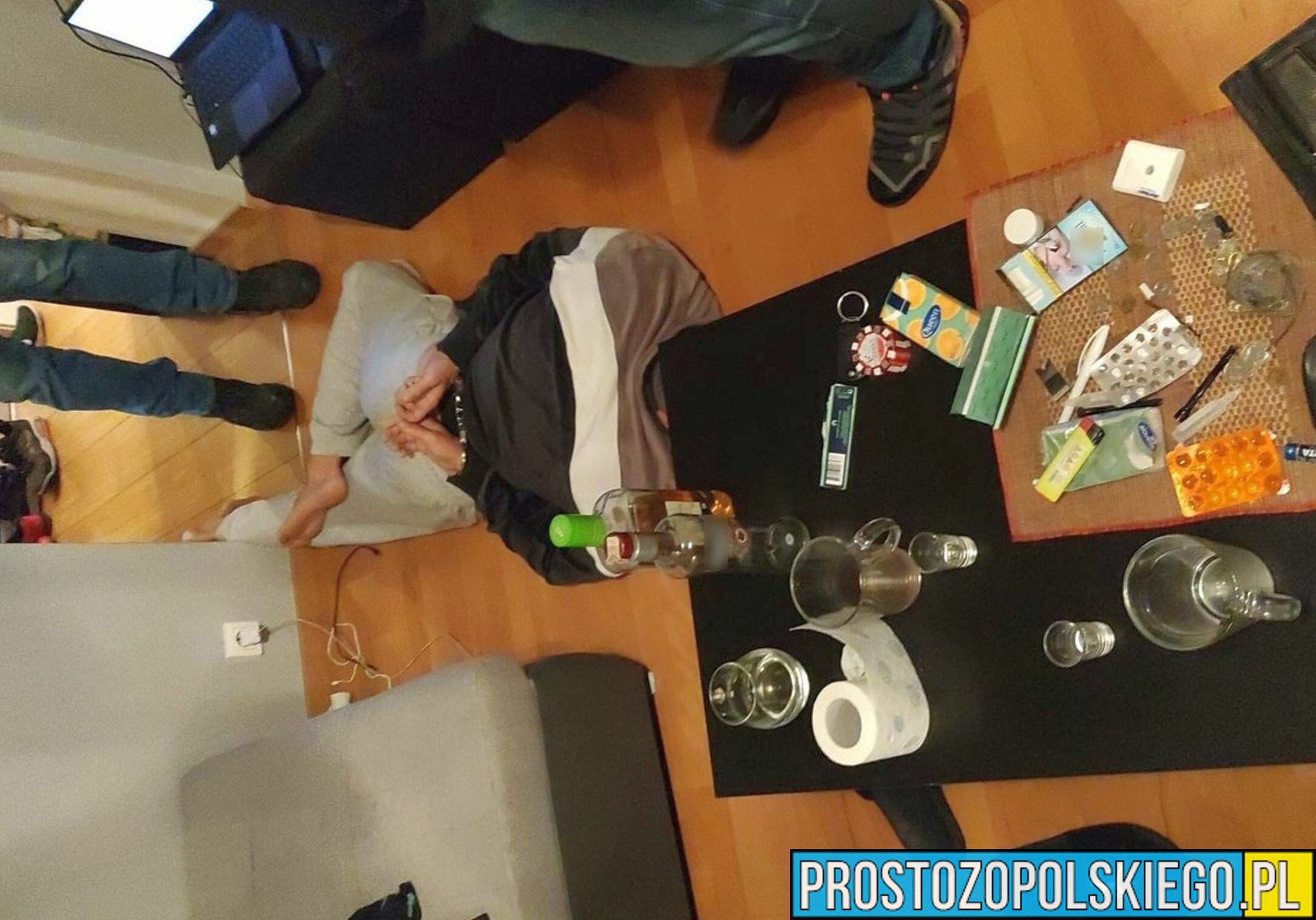 Policjanci z Katowic zajmujący się zwalczaniem przestępczości pseudokibiców zatrzymali 10 osób, a w Kędzierzynie-Koźlu przejęli 25 kilogramów narkotyków.