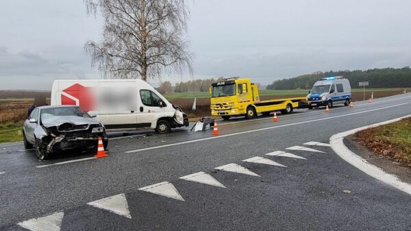 Zderzenie busa z Audi na DK45 na wysokości miejscowości Węgry.(Zdjecia&Wideo)