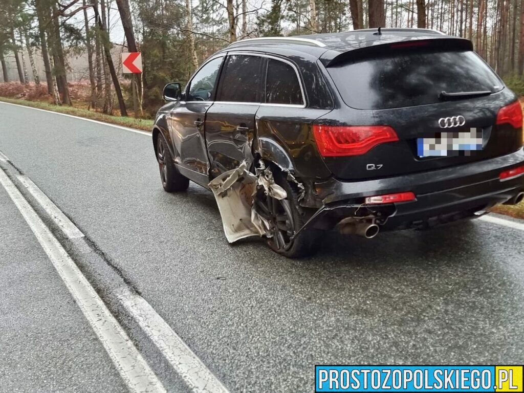 Wypadek w miejscowości Trzebiszyn. Zderzenie dwóch AUDI. Są osoby poszkodowane.