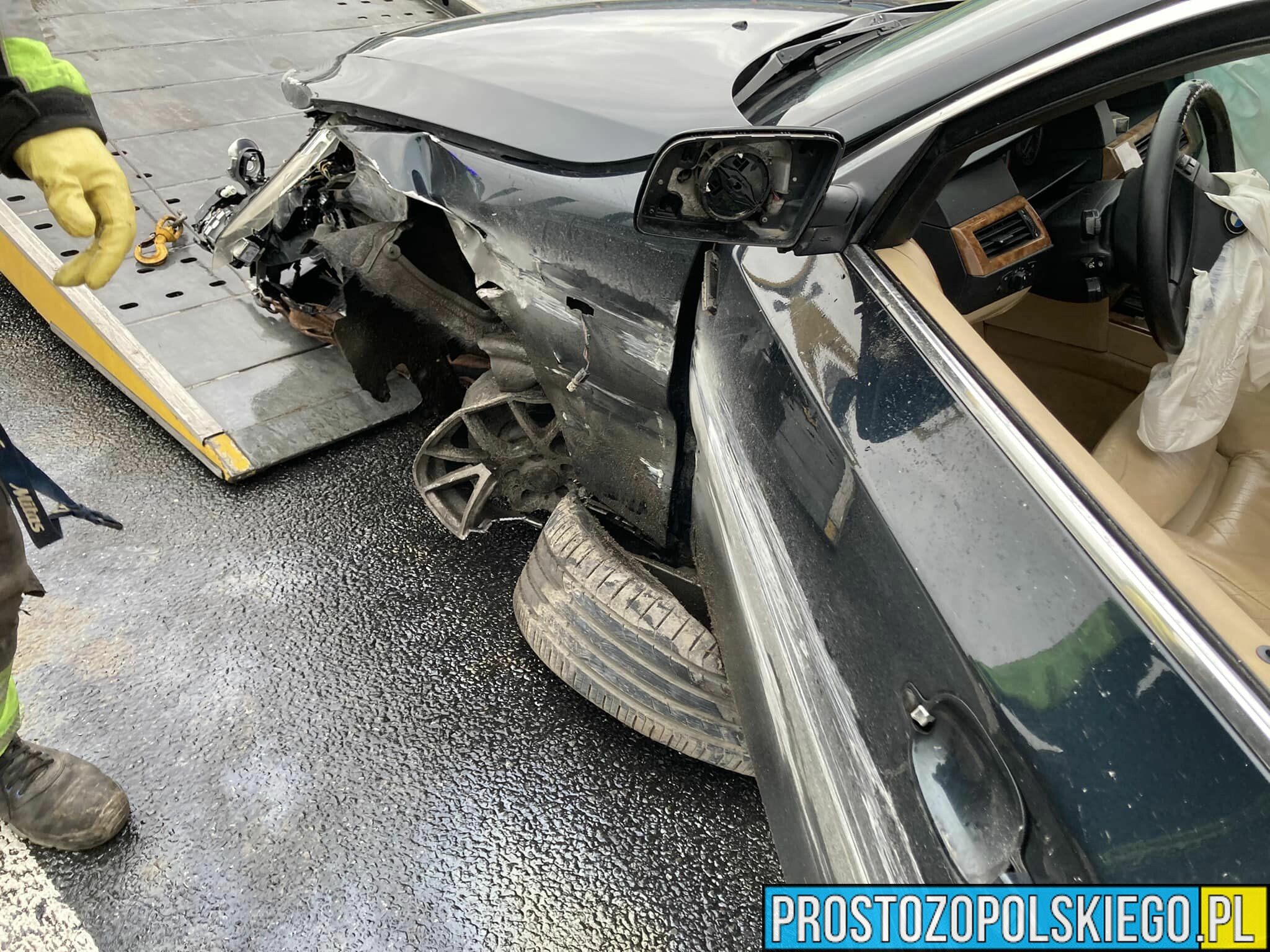 Kierujący BMW stracił panowanie nad pojazdem i uderzył w barierki na autostradzie A4.