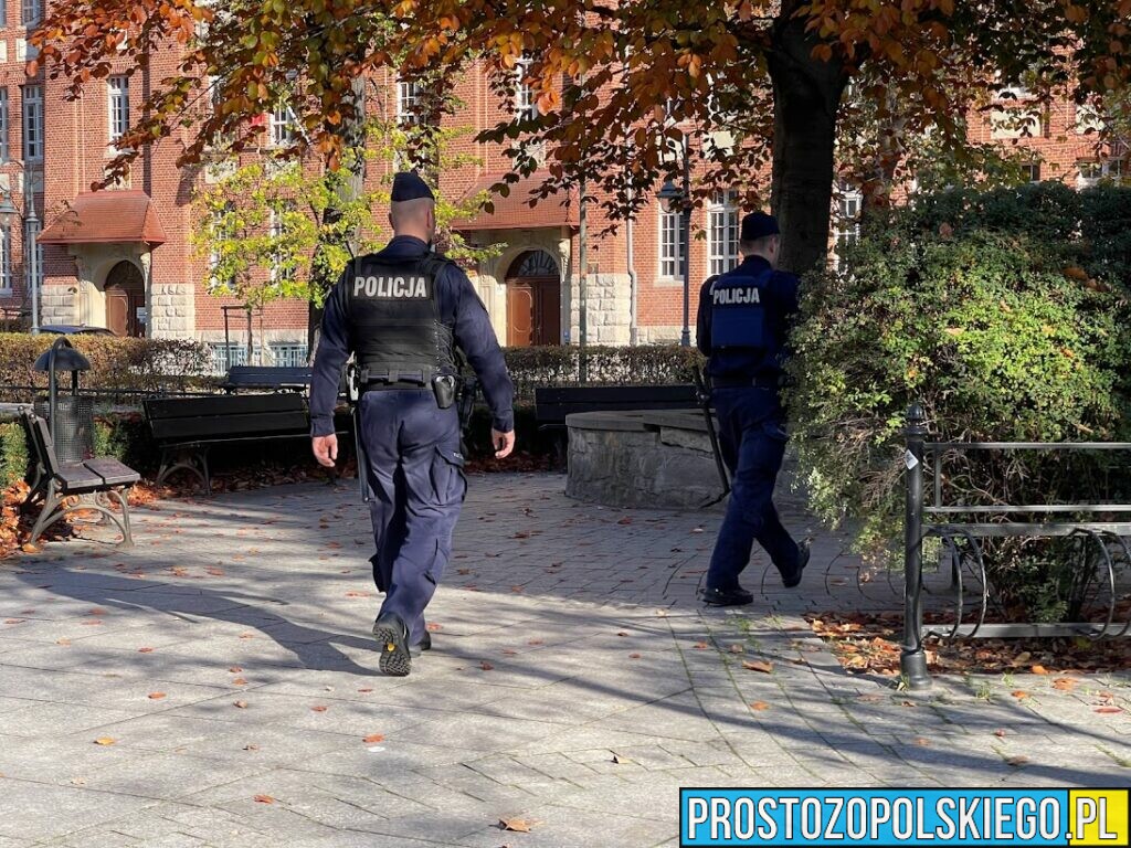 Policjanci zatrzymali 38-latka za rozbój na terenie miasta Prudnika. Mężczyzna miał napaść na 76-latka.