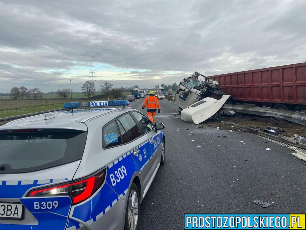 Poważny wypadek na Autostradzie A4.Duże utrudnienia dla kierowców. Na miejscu lądował LPR Ratownik13.(Zdjęcia)