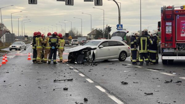 Wypadek na obwodnicy Opola koło BP. Jedna osoba zabrana do szpitala.(wideo)