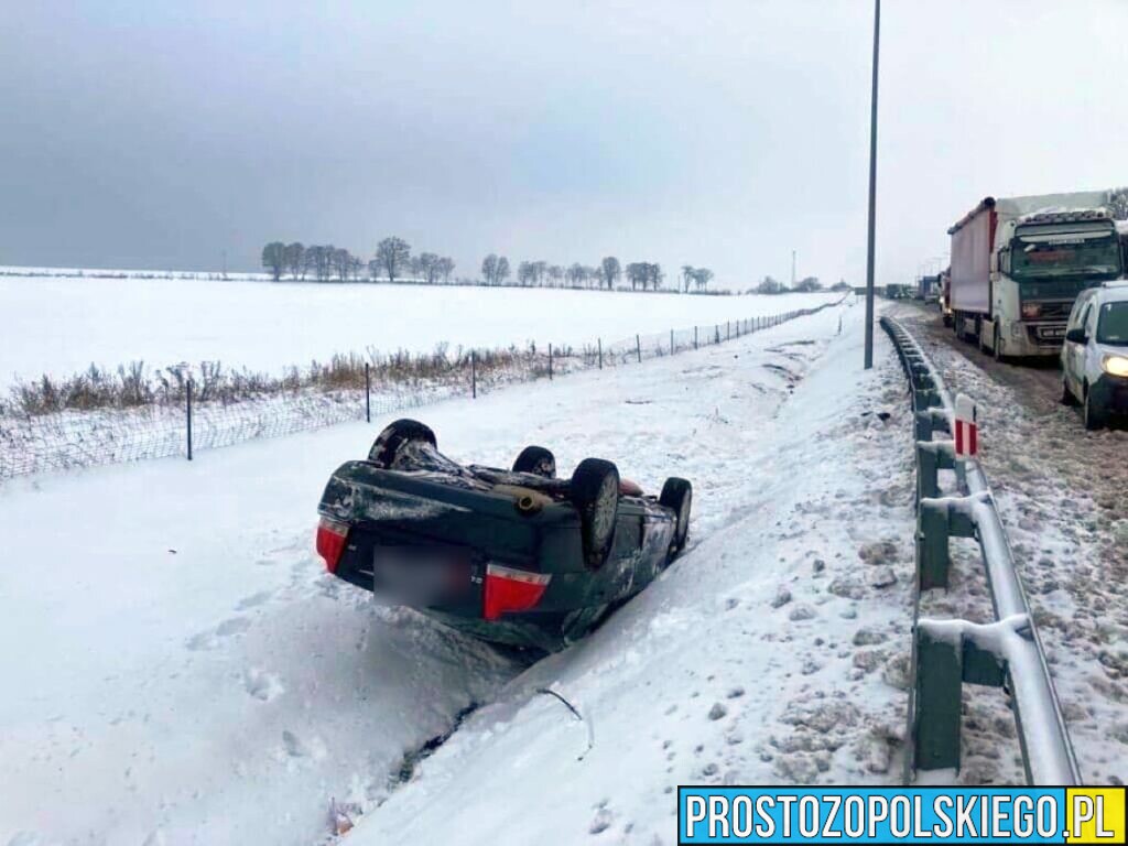 Autostrada A4.Dachowanie auta. Na miejscu lądował LPR. Trzy osoby zostały poszkodowane.(Zdjęcia)