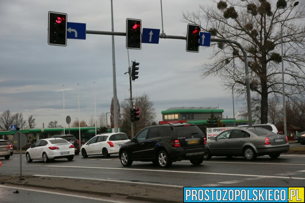 wypadek kolizja zderzenie policja ranni kierowca skrzyżowanie szpital obwodnica audi ranni