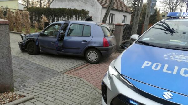 Zderzenie dwóch samochodów na ul.Krzanowickiej w Opolu.