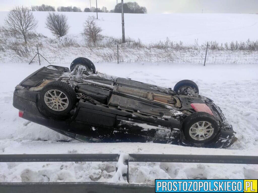 Autostrada A4.Dachowanie auta. Na miejscu lądował LPR. Trzy osoby zostały poszkodowane.(Zdjęcia)