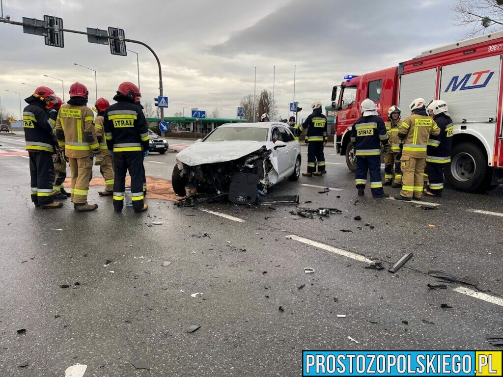 Wypadek na obwodnicy Opola koło BP. Jedna osoba zabrana do szpitala.