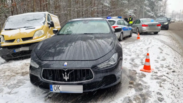 Maserati wjechał w radiowóz w Kędzierzynie-Koźlu.