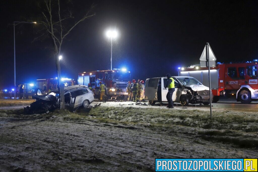 Wypadek busa i dwóch osobówek na DK46. Sześć osób ranny w tym małe dziecko.